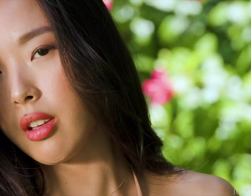 Asian Beauty Queen Elle Lee Poolside Romp