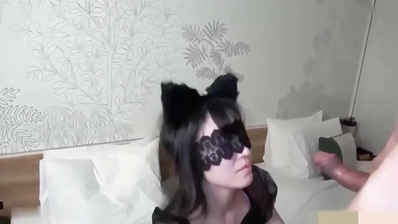 18-year-old Japanese black-haired beauty. Blowjob and shaved pussy creampie sex, cute cosplay, uncensored