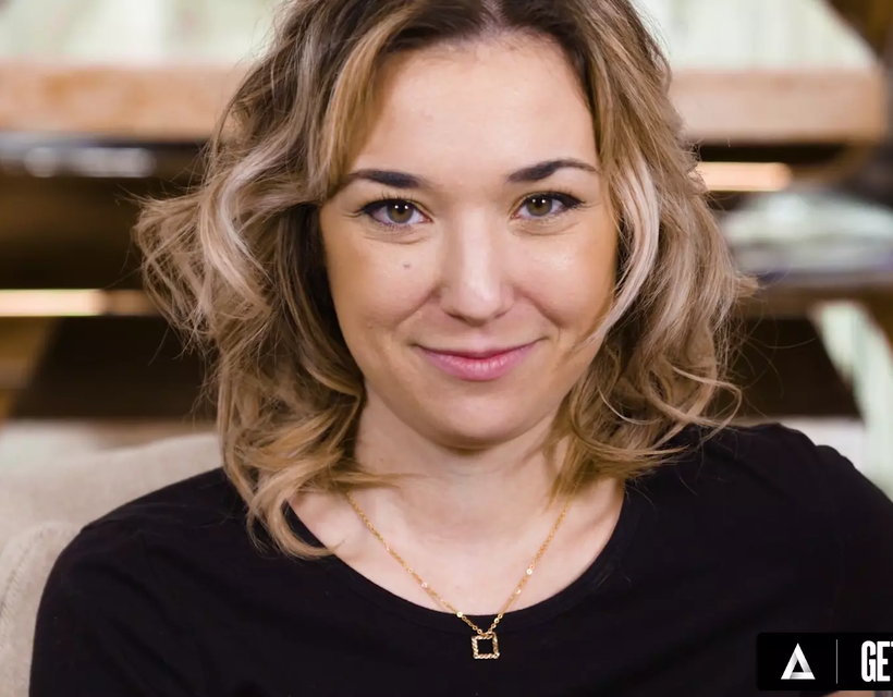 Naughty Nicki Hunter Wants Hair Pulling Raw Fuck from Parker Savage until She