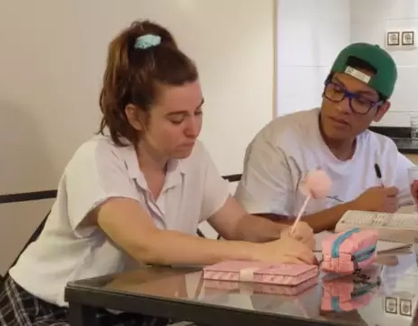 Teenager Teaches Her Classmate What Her Step Dad Taught Her