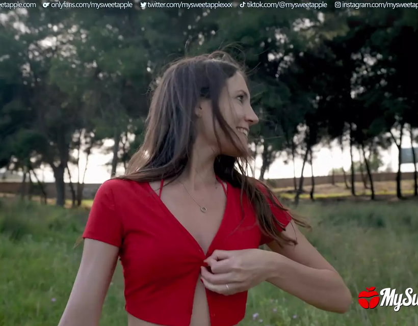 Risky Outdoor Sex: Amateur Couple Fucking at Public Park