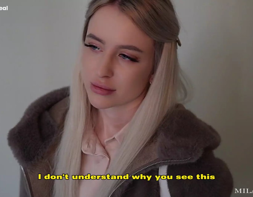 Unplanned Sex in a Public Place. I Persuaded Her to have Sex in the Entrance,