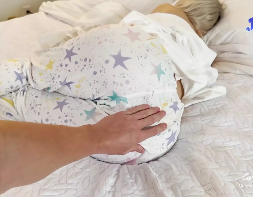 Step Mom Wakes Up to Hard Cock of Step Son He Helps Milf to Cum Quick