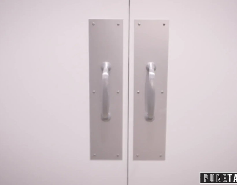 Fertility Doctor Creampies Desperate Woman in Front of Husband