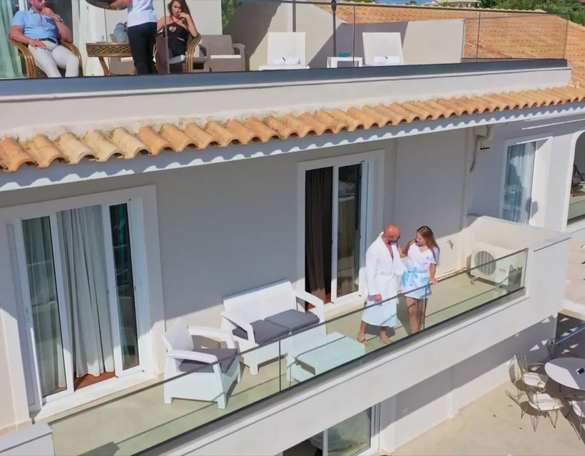 Scarlett & Honour Get Poolside Service