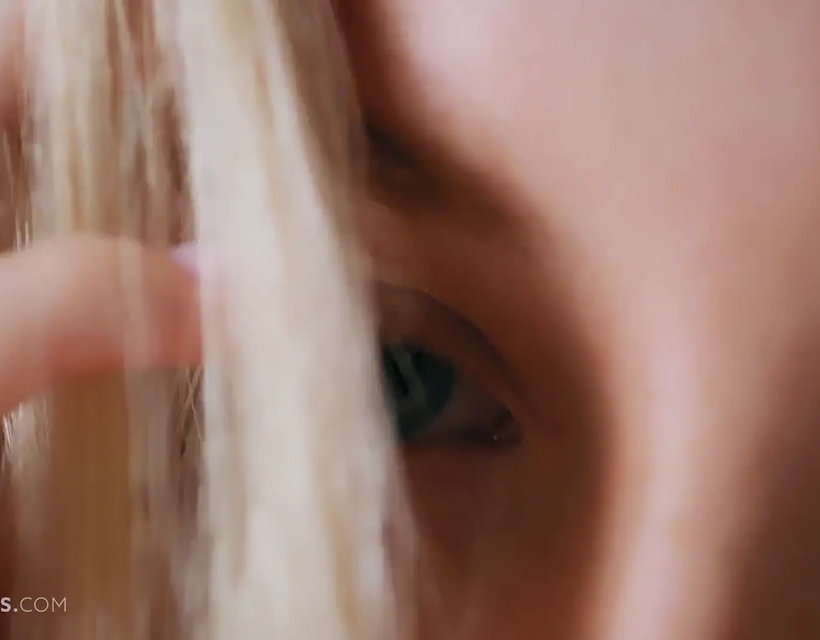 Euro Babe Emma White Masturbating for You