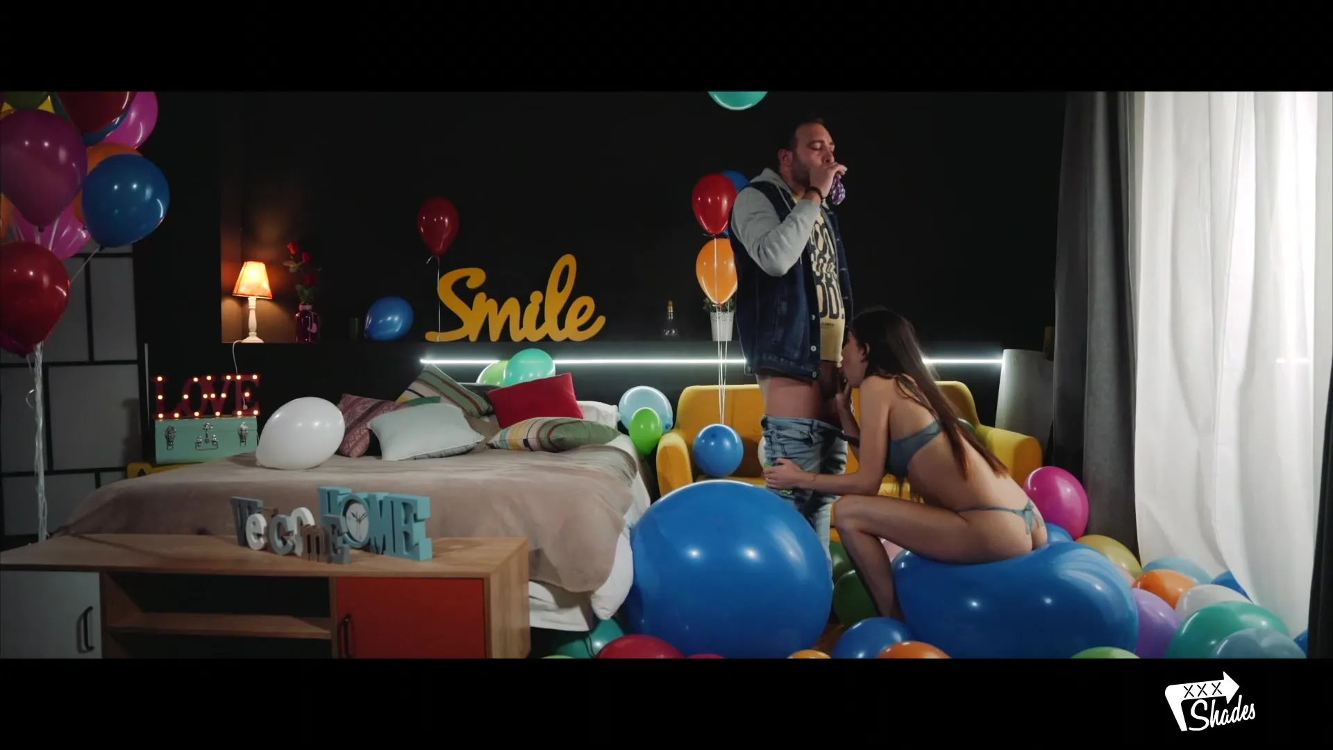 Balloon fetish fuck w/ playful Turkish hottie Anya