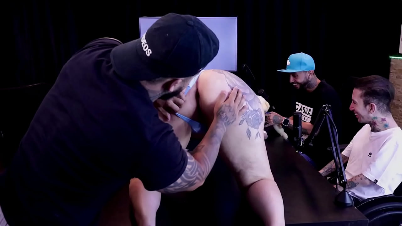 Dna Couple In Whorehouse With Disabled Presented By Gabriel Olhar Sob Rodas & Vitor Reis - Complete (Watch On: Sheer/Red)