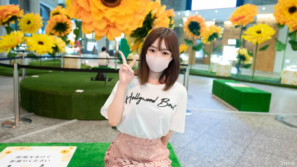 FC2-PPV-3040973 First shot! !! Cinema style! [Uncensored] Limited number! !! An innocent and aesthetically pleasing beauty with a nice ass, a busty beauty member ... Creampie & cum shot on a beautiful whitening nude that I wanted to commit before brea