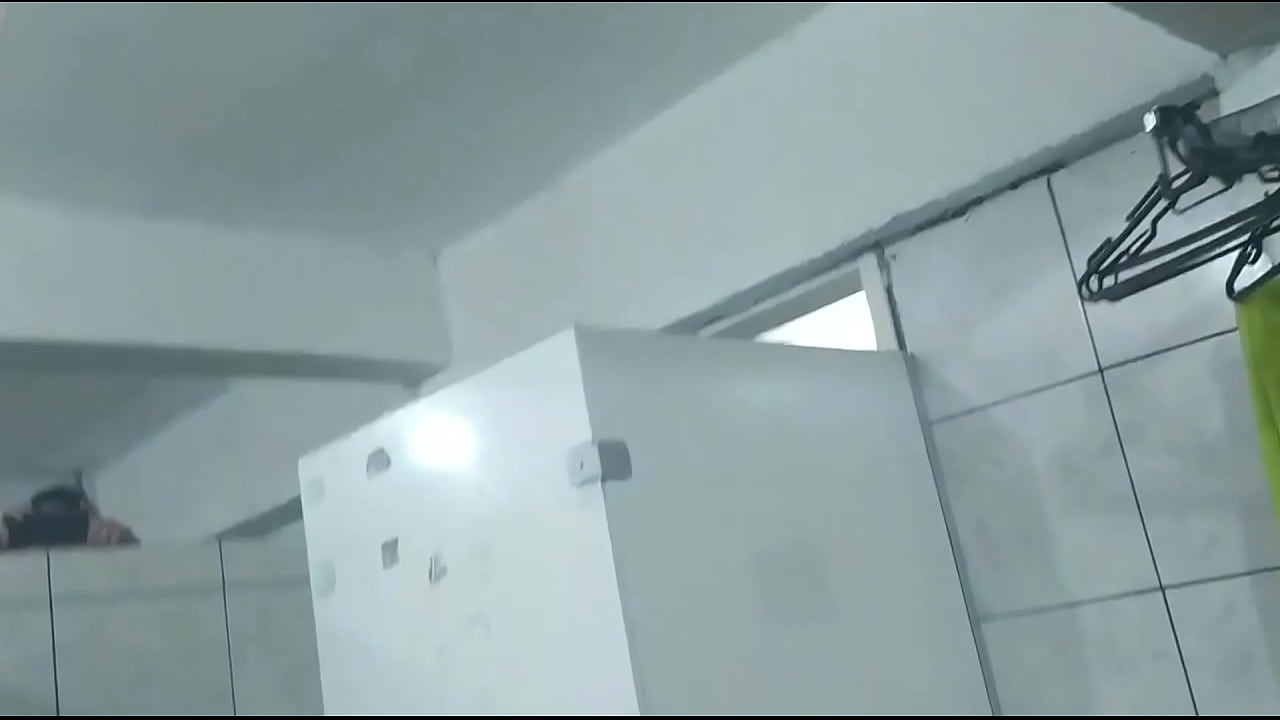 Comendo a coroa no vestiário da academia