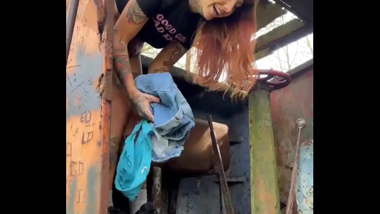 Hot Babe Pees On Abandoned Train!