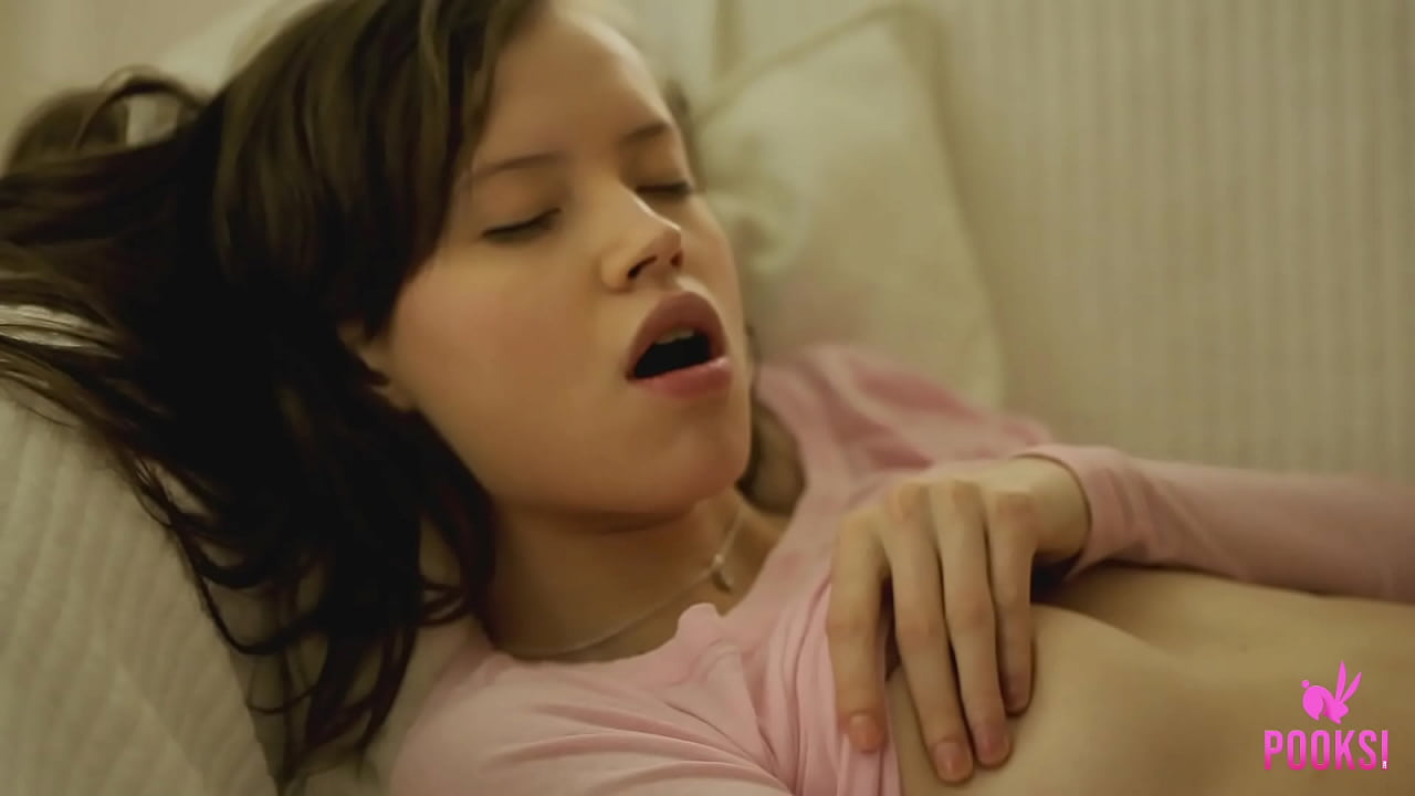 Busty Brunette Lynn’s Dripping Pussy Devours Glass Dildo In Solo Fuck!