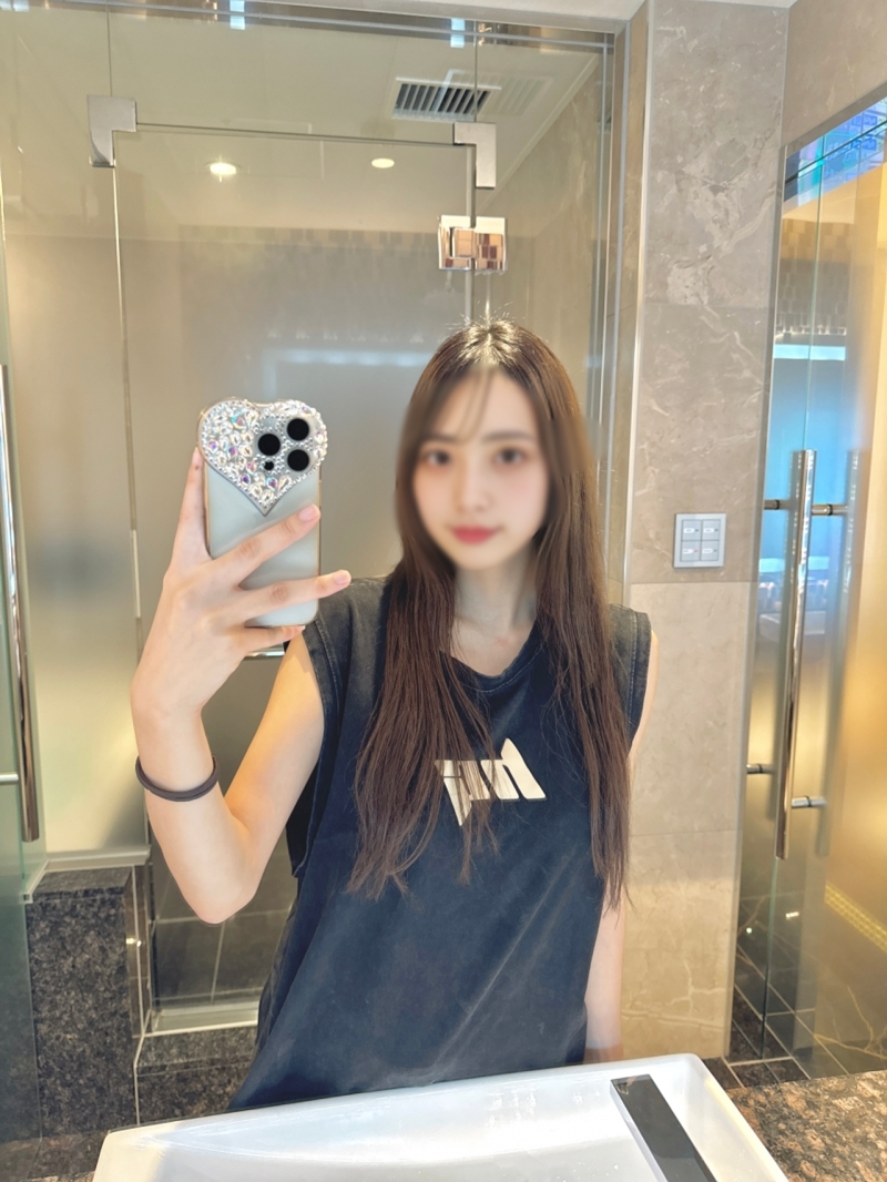 FC2-PPV-4546071 [Face Revealed] [First Shoot] YouTuber in the making arrives on FC2! I peed myself from the tension and pleasure of the shoot... *Review bonuses include her private photos and videos