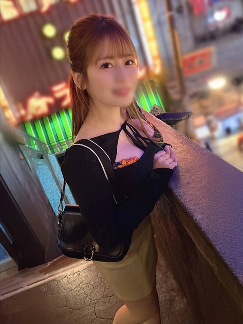 FC2-PPV-4789125 [Super hot, the strongest married woman] A 29-year-old wife in her 30s with soft, supple skin who feels amazing to hug. She spreads her pussy juice-covered slit open and gets creampied in raw sex with a constant stream of dirty talk. &