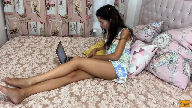 She Loves Playing Chess so Much that She Didn't Notice the Dick in Her Holes